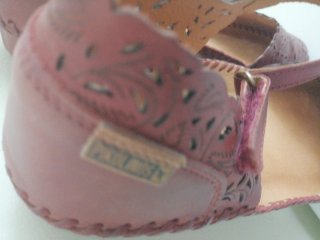 Sandalias Pikolinos color burdeos.