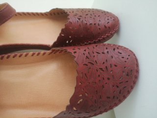 Sandalias Pikolinos color burdeos.