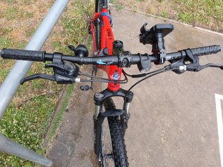 Bicicleta Montaña WEED Roja Y los accesorios