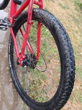 Bicicleta Montaña WEED Roja Y los accesorios