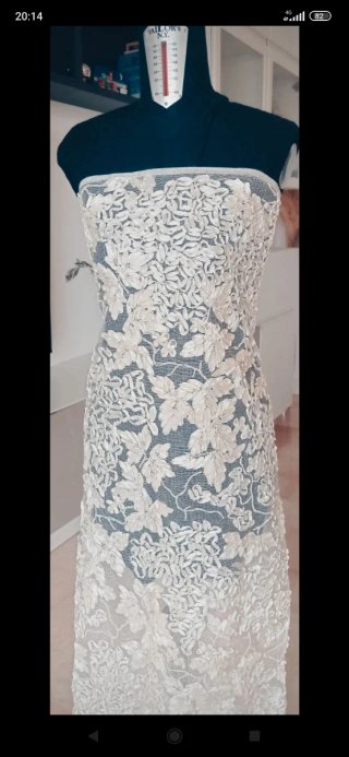 Pizzo Ricamato 3D Floreale su Rete Garza