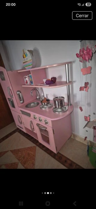 Cocina de juguete rosa de madera