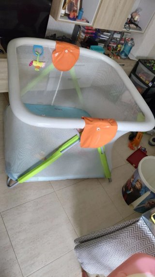 Parque infantil Brevi en buen estado