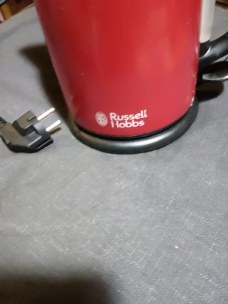 Hervidor de agua Russell Hobbs rojo