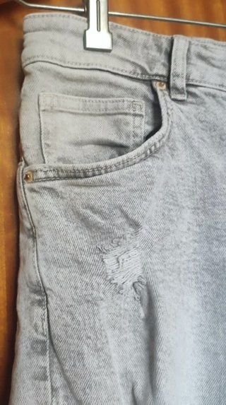 Bermuda Vaquera Gris Rotos Bershka Talla S