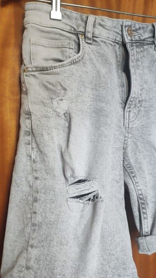 Bermuda Vaquera Gris Rotos Bershka Talla S
