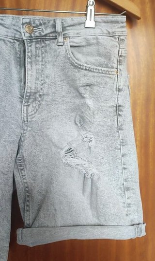Bermuda Vaquera Gris Rotos Bershka Talla S