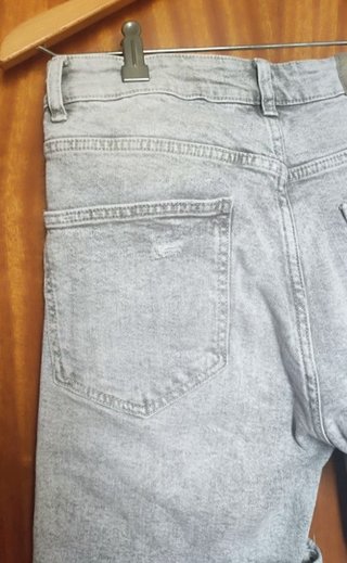 Bermuda Vaquera Gris Rotos Bershka Talla S