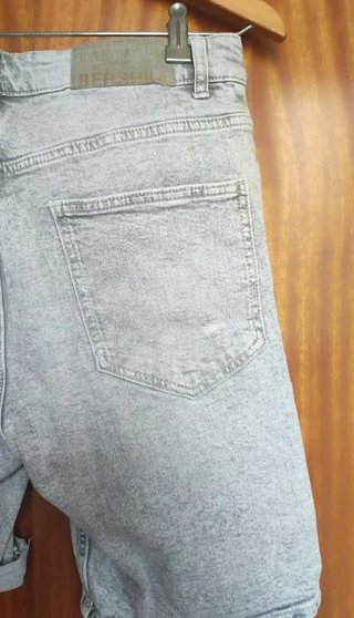 Bermuda Vaquera Gris Rotos Bershka Talla S