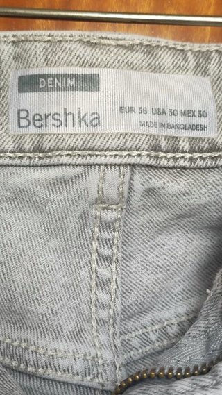 Bermuda Vaquera Gris Rotos Bershka Talla S