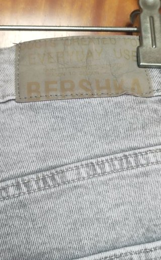 Bermuda Vaquera Gris Rotos Bershka Talla S