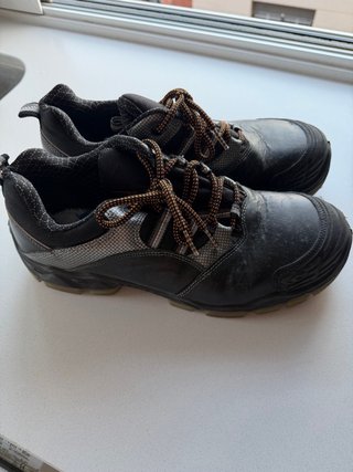 Botas de seguridad impermeables negras y grises