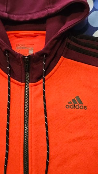Chaqueta Adidas Sport Essentials granate y roja