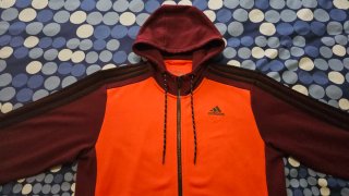 Chaqueta Adidas Sport Essentials granate y roja