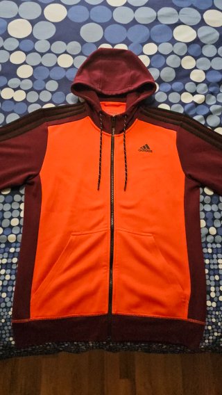 Chaqueta Adidas Sport Essentials granate y roja