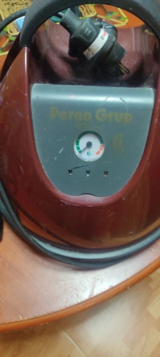 Plancha de vapor con mango de madera