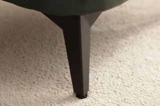 Taburete de cuero marrón con asa