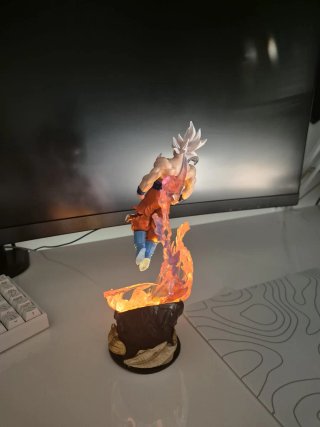 Figura Goku 23cm con Iluminación