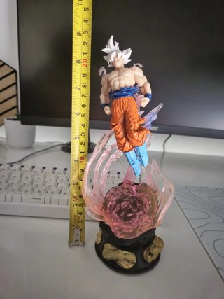 Figura Goku 23cm con Iluminación