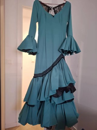 Traje de flamenca verde talla 38