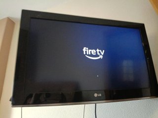 TV LG Negra + Fire TV de regalo ideal habitación.