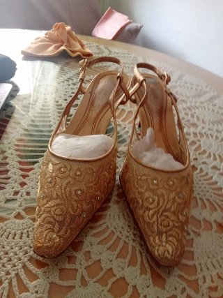Zapatos de ceremonia dorados talla 37