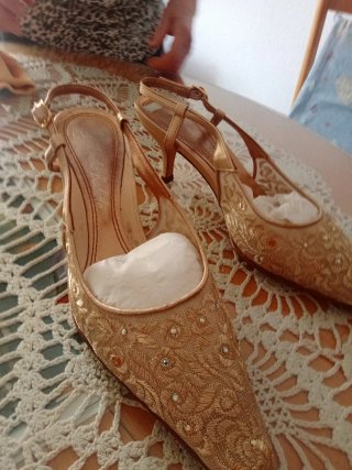 Zapatos de ceremonia dorados talla 37