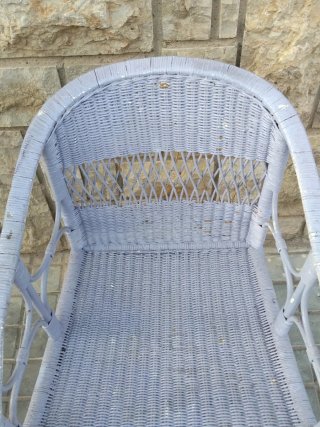 Sillón antiguo de mimbre
