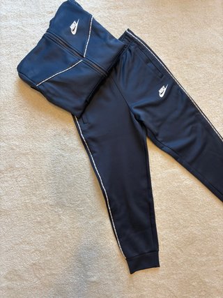 Conjunto Nike niño azul marino