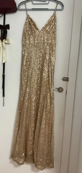 Vestido de graduación dorado