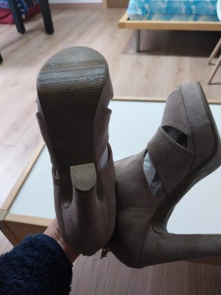 Zapatos de tacón beige