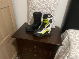 Vendo botas para niño de asfalto