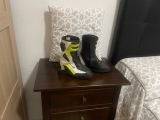 Vendo botas para niño de asfalto