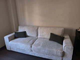 Sofá-Cama 3/4 plazas de color crema.