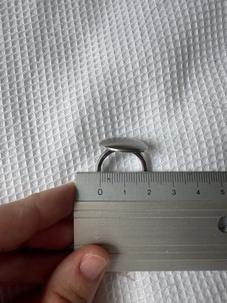 Anillo de acero plateado