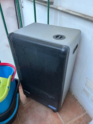 Estufa de gas portátil gris y negra