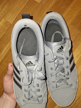 Zapatillas Adidas Grises y Negras