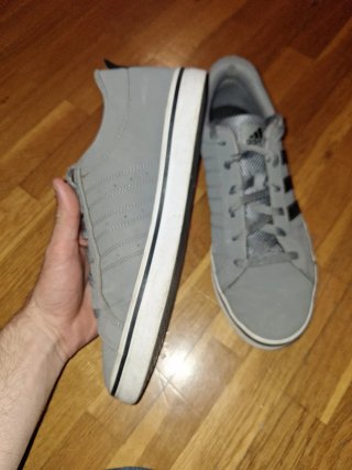 Zapatillas Adidas Grises y Negras