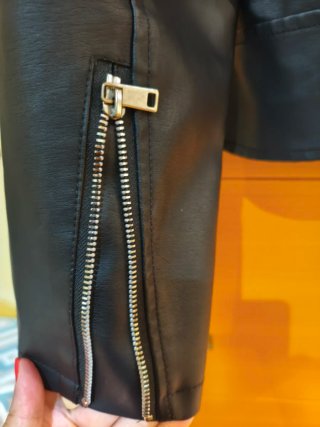 Chaqueta Polipiel Negra Tachuelas