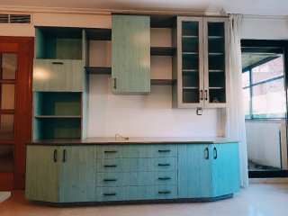 Mueble salón madera y cristal