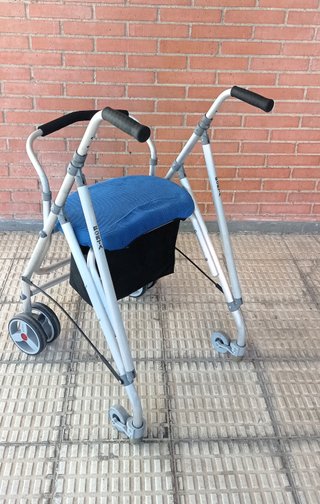 Andador Plegable FORTA con asiento