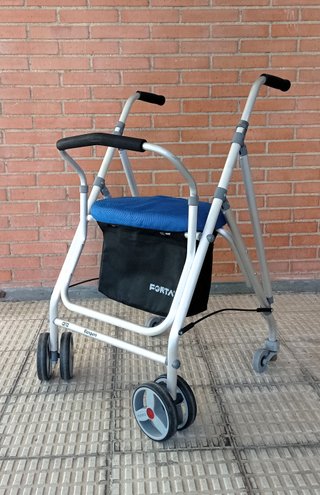 Andador Plegable FORTA con asiento