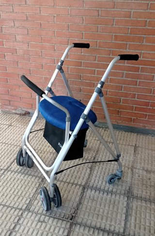 Andador Plegable FORTA con asiento