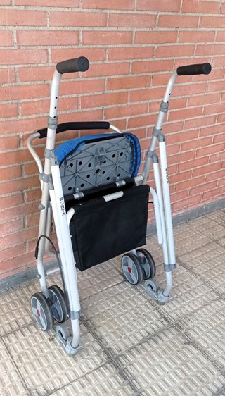 Andador Plegable FORTA con asiento