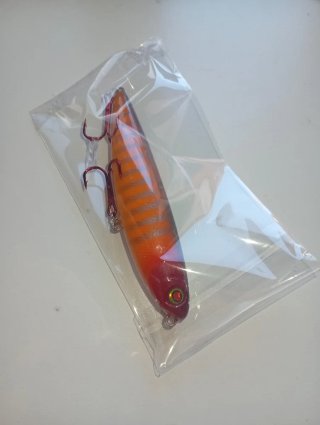 Señuelo de pesca naranja y gris