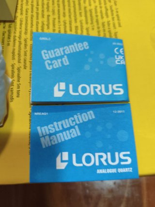 Reloj Lorus Analógico Cuarzo Negro Dorado
