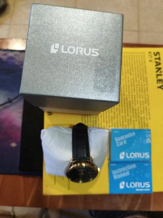 Reloj Lorus Analógico Cuarzo Negro Dorado