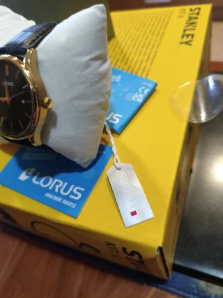 Reloj Lorus Analógico Cuarzo Negro Dorado