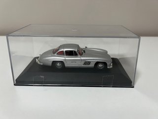 Miniatura Mercedes Benz 300SL 1:43