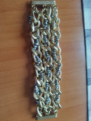 Bracciale dorato con maglie intrecciate